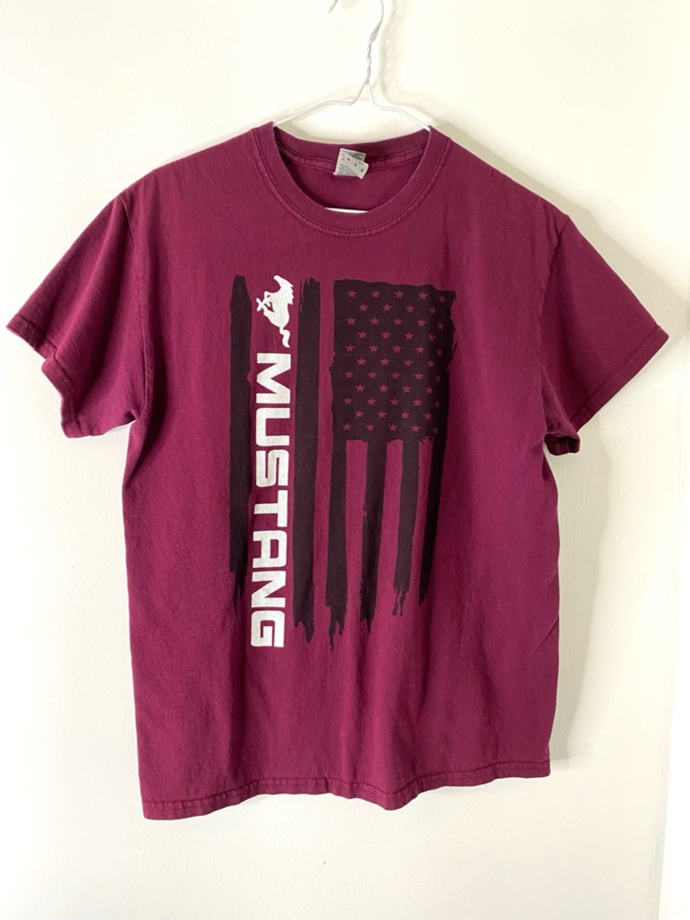 Mustang Graphic Tee Gildan Heavy Cotton Plum Purple Crew Neck American Flag Logo